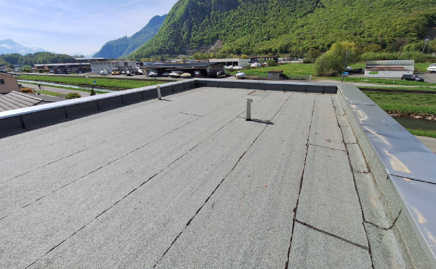 Infiltration d'eau sur une toiture plate expertisée par EDIKOS en Suisse romande